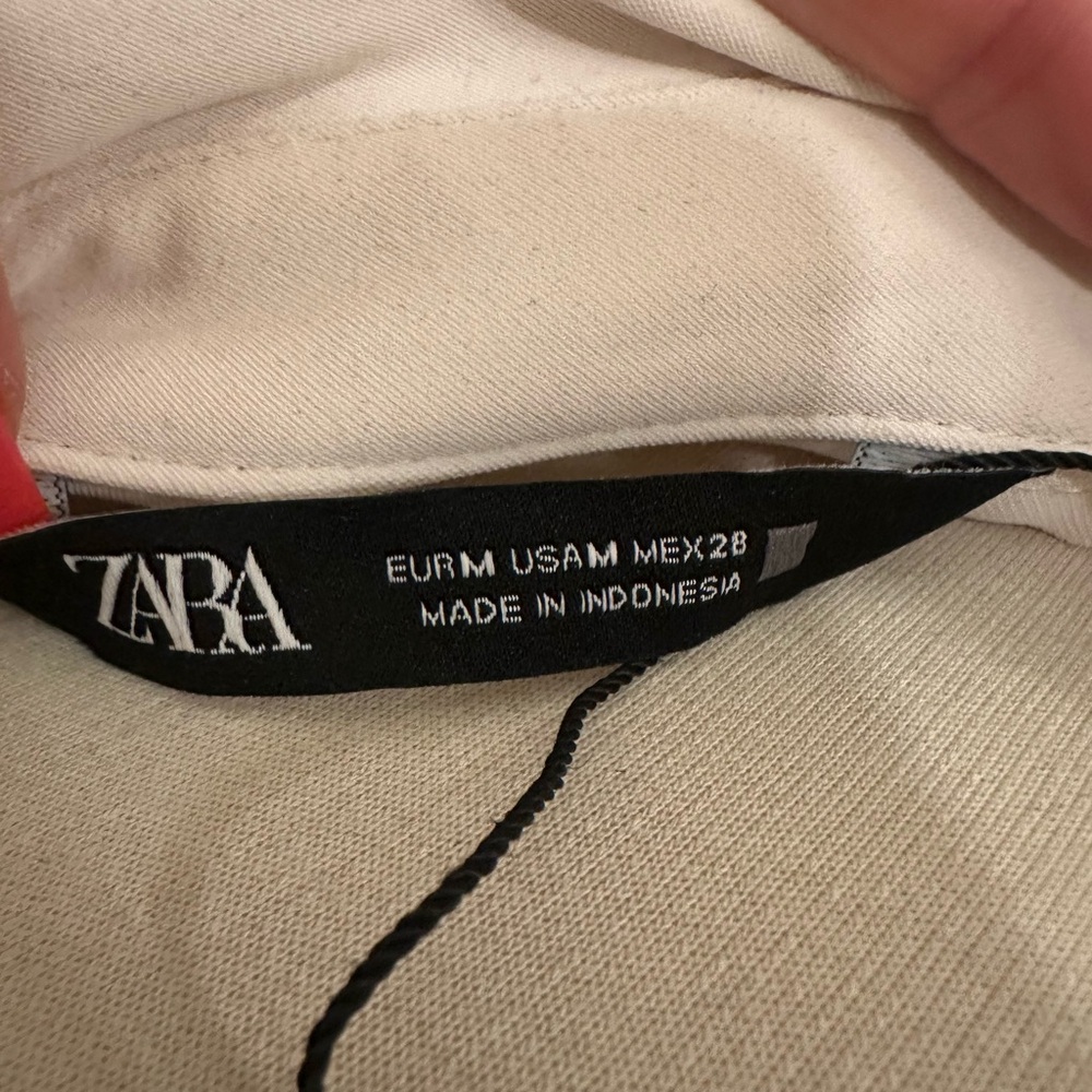 Zara Cream Garment with Black Accents - Picture 5 of 9